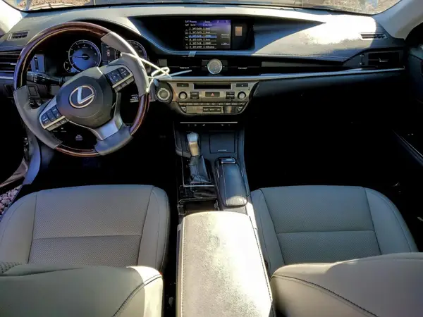 58ABK1GG6HU047070 2017 LEXUS ES - Image 8