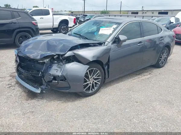 58ABK1GG6HU047621 2017 LEXUS ES - Image 2