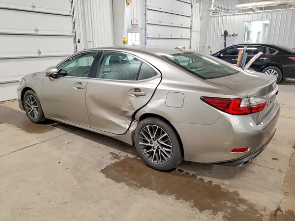 58ABK1GG6HU055573 2017 LEXUS ES - Image 2