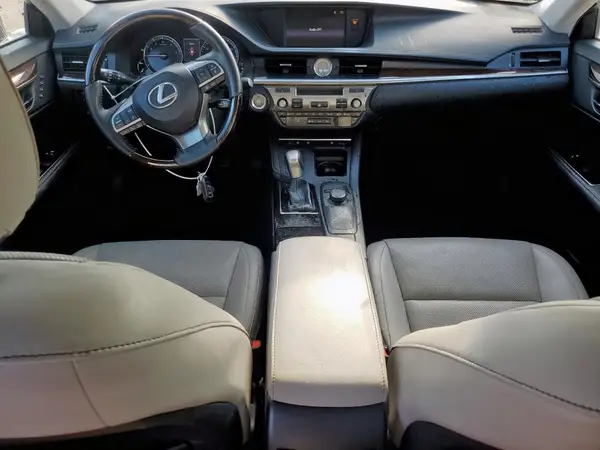 58ABK1GG6HU056660 2017 LEXUS ES - Image 8