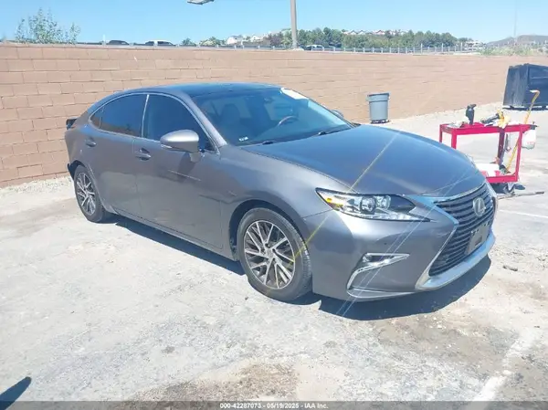 58ABK1GG6HU065066 2017 LEXUS ES - Image 1