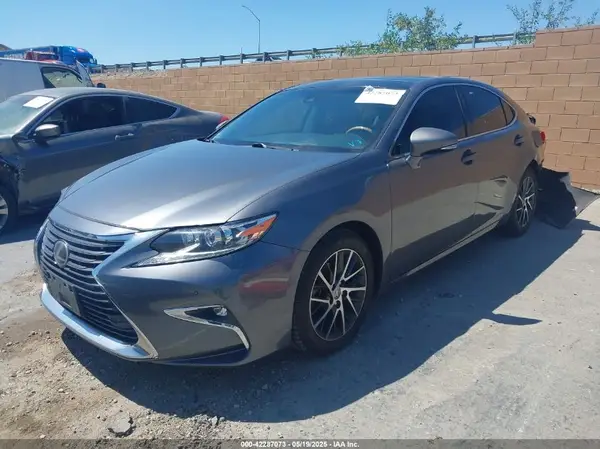 58ABK1GG6HU065066 2017 LEXUS ES - Image 2