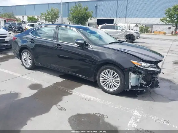 58ABK1GG6HU066363 2017 LEXUS ES - Image 1