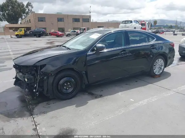58ABK1GG6HU066363 2017 LEXUS ES - Image 2