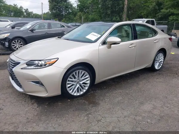 58ABK1GG6HU066475 2017 LEXUS ES - Image 2