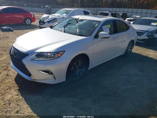 58ABK1GG6HU069358 2017 LEXUS ES - Image 2