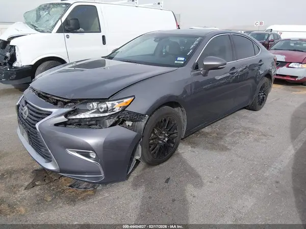 58ABK1GG6HU075290 2017 LEXUS ES - Image 2