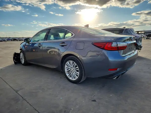 58ABK1GG6HU077590 2017 LEXUS ES - Image 2