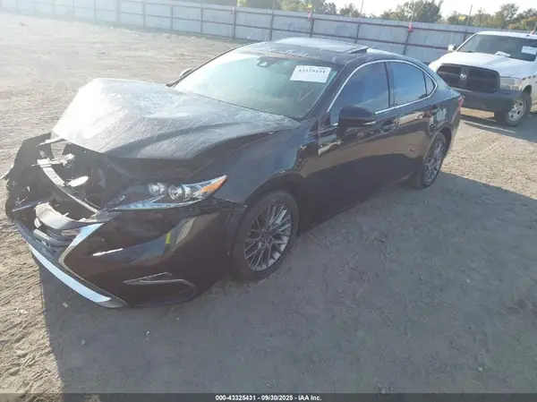 58ABK1GG6JU078373 2018 LEXUS ES - Image 2