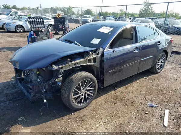 58ABK1GG6JU079779 2018 LEXUS ES - Image 2