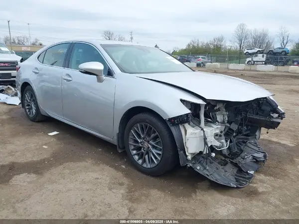 58ABK1GG6JU081676 2018 LEXUS ES - Image 1