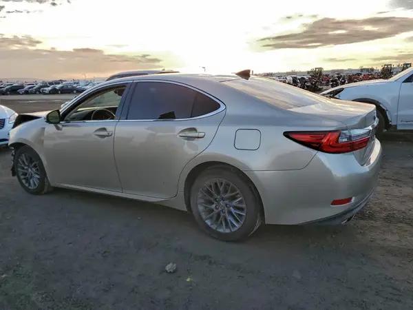 58ABK1GG6JU083203 2018 LEXUS ES - Image 2