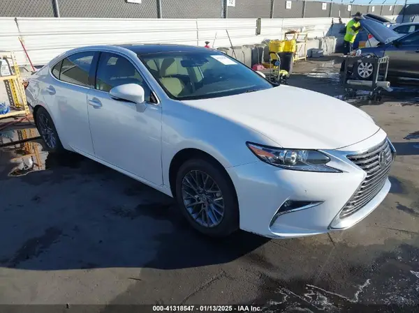 58ABK1GG6JU088286 2018 LEXUS ES - Image 1