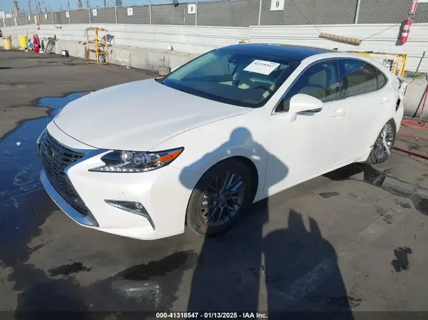 58ABK1GG6JU088286 2018 LEXUS ES - Image 2