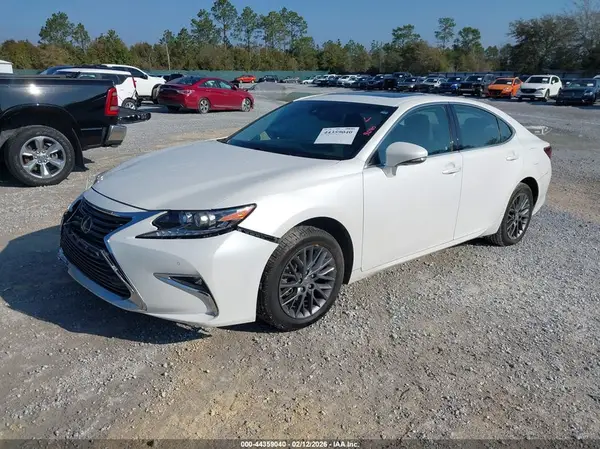 58ABK1GG6JU089292 2018 LEXUS ES - Image 2