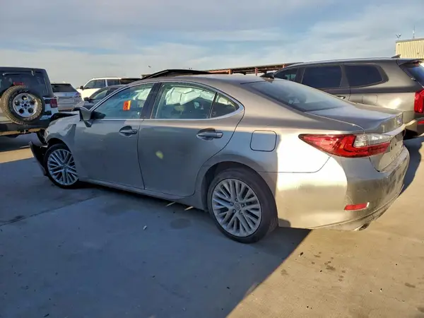 58ABK1GG6JU089583 2018 LEXUS ES - Image 2