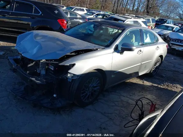 58ABK1GG6JU093357 2018 LEXUS ES - Image 2