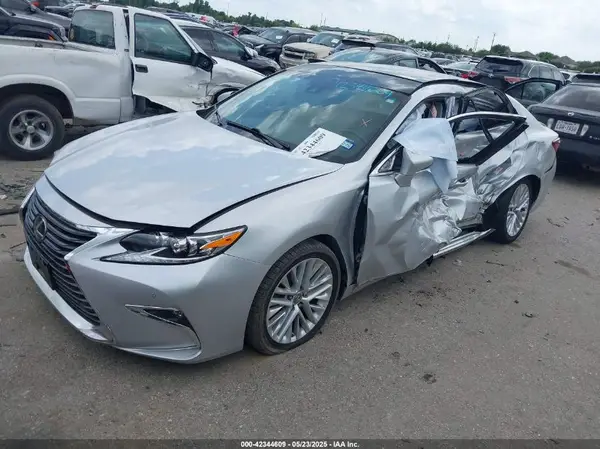 58ABK1GG6JU094038 2018 LEXUS ES - Image 2