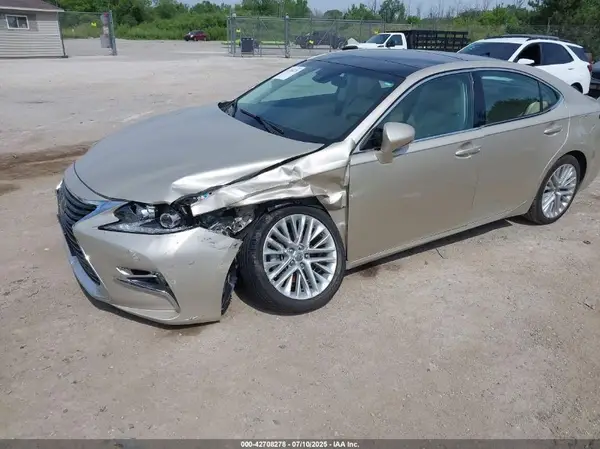 58ABK1GG6JU096145 2018 LEXUS ES - Image 2