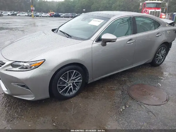 58ABK1GG6JU105023 2018 LEXUS ES - Image 2