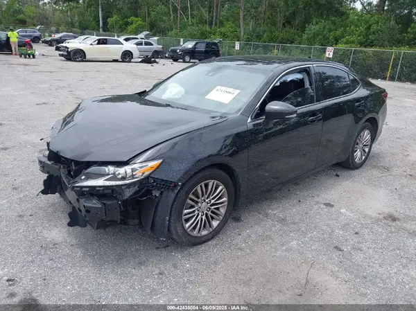 58ABK1GG6JU105507 2018 LEXUS ES - Image 2