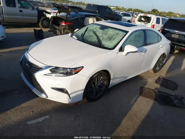 58ABK1GG6JU107452 2018 LEXUS ES - Image 2