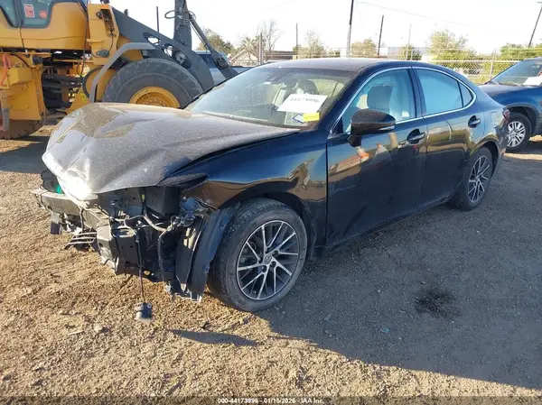 58ABK1GG6JU108388 2018 LEXUS ES - Image 2