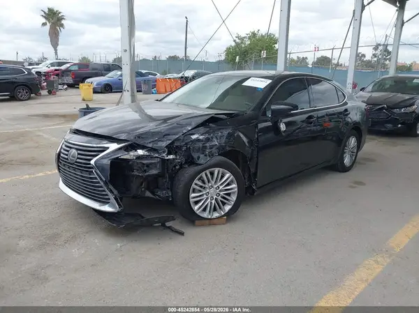 58ABK1GG6JU111159 2018 LEXUS ES - Image 2
