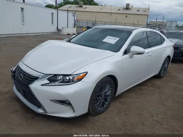 58ABK1GG6JU112716 2018 LEXUS ES - Image 2