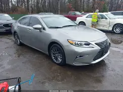 58ABK1GG6JU112957 2018 LEXUS ES