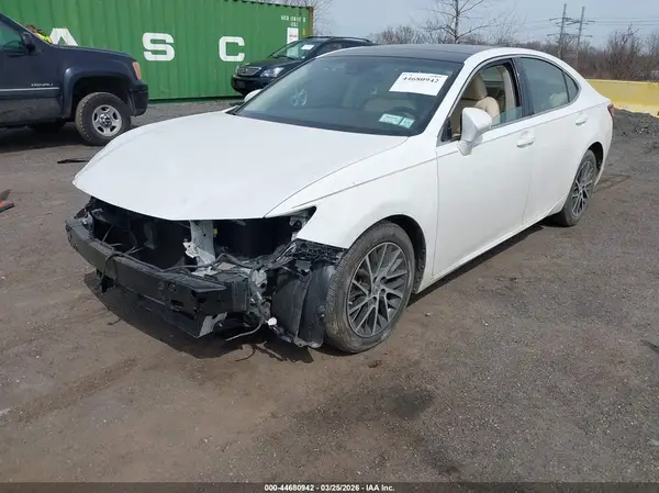 58ABK1GG6JU113879 2018 LEXUS ES - Image 2