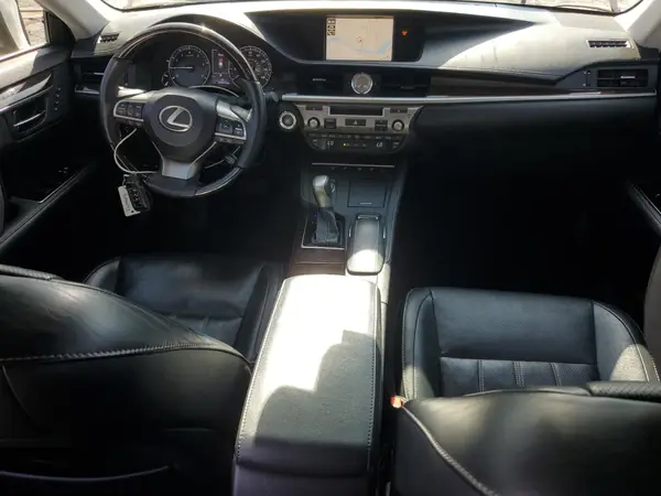58ABK1GG6JU117155 2018 LEXUS ES - Image 8