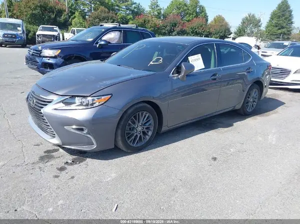 58ABK1GG6JU117186 2018 LEXUS ES - Image 2