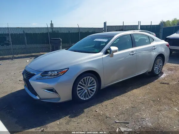 58ABK1GG7GU005747 2016 LEXUS ES - Image 2