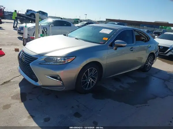 58ABK1GG7GU006543 2016 LEXUS ES - Image 2