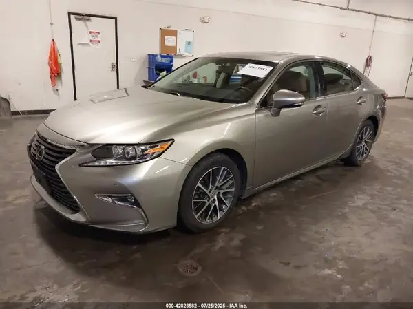 58ABK1GG7GU023116 2016 LEXUS ES - Image 2