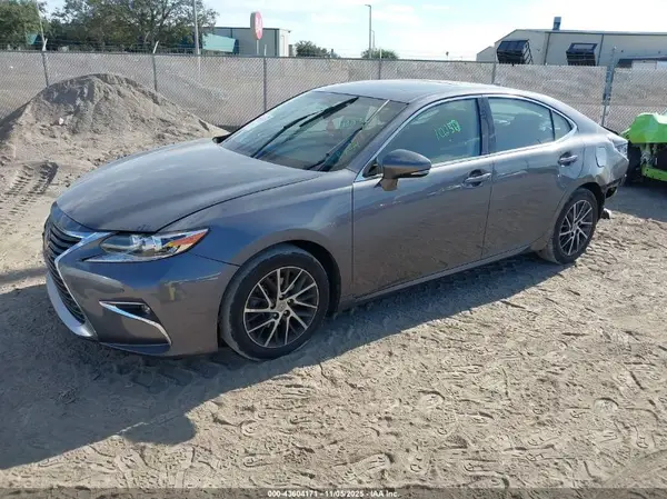 58ABK1GG7GU032656 2016 LEXUS ES - Image 2