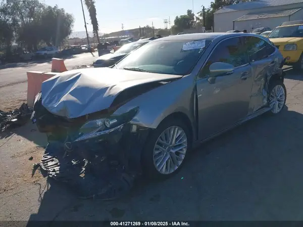 58ABK1GG7HU035722 2017 LEXUS ES - Image 2