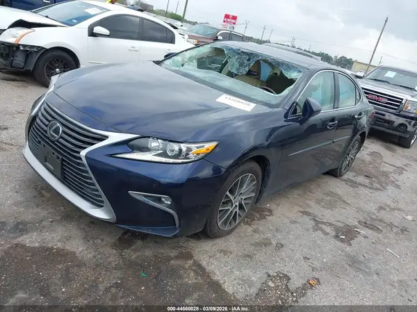 58ABK1GG7HU043545 2017 LEXUS ES - Image 2