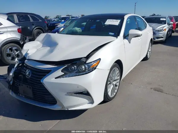 58ABK1GG7HU044551 2017 LEXUS ES - Image 2