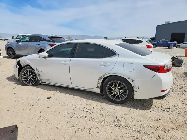 58ABK1GG7HU045540 2017 LEXUS ES - Image 2