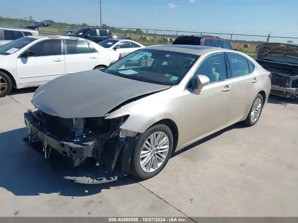 58ABK1GG7HU050415 2017 LEXUS ES - Image 2