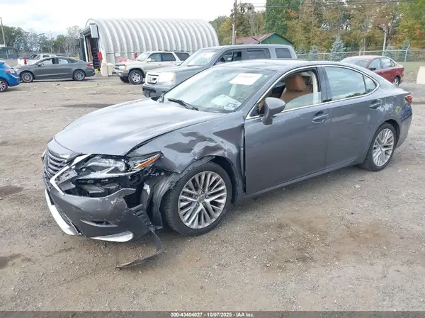 58ABK1GG7HU053783 2017 LEXUS ES - Image 2