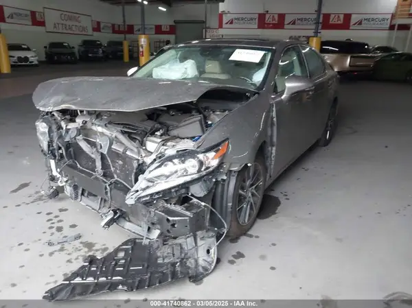 58ABK1GG7HU055274 2017 LEXUS ES - Image 2