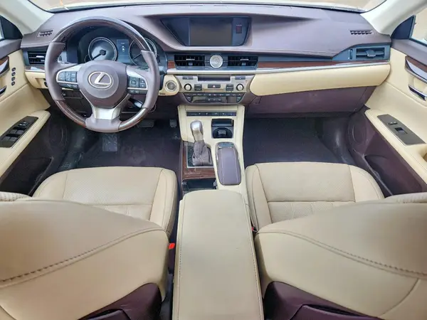 58ABK1GG7HU055517 2017 LEXUS ES - Image 8