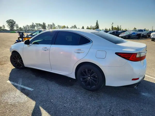 58ABK1GG7HU056070 2017 LEXUS ES - Image 2