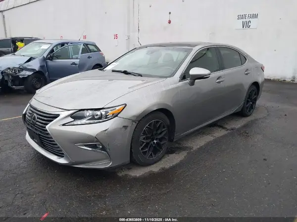 58ABK1GG7HU063231 2017 LEXUS ES - Image 2