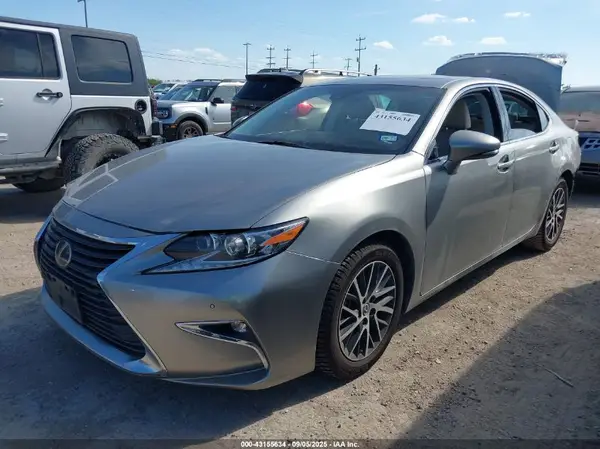 58ABK1GG7HU065030 2017 LEXUS ES - Image 2