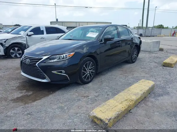 58ABK1GG7HU065965 2017 LEXUS ES - Image 2