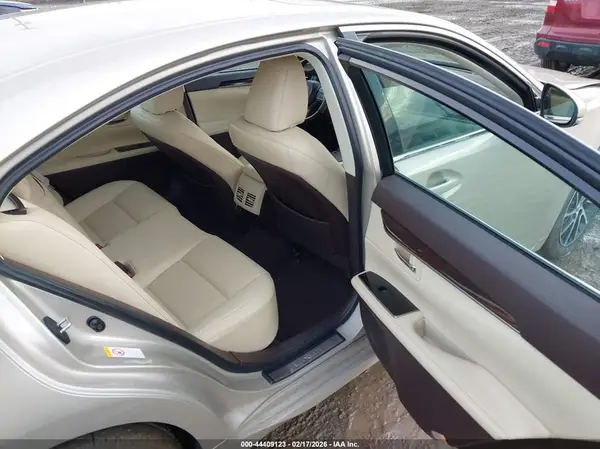 58ABK1GG7HU067005 2017 LEXUS ES - Image 8